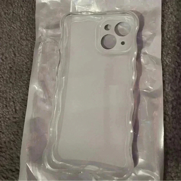 Clear, thick IPHONE 15 CASE - Picture 4 of 5